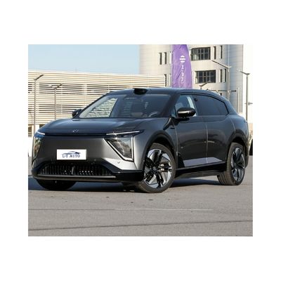 SUV de 5 puertas y 5 asientos con capacidad de batería de 115 kWh y alcance de 810 km