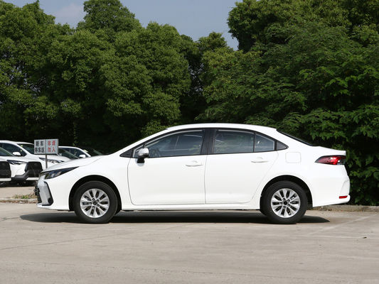 Vehículo eléctrico híbrido asequible y Toyota Corolla Tamaño pequeño