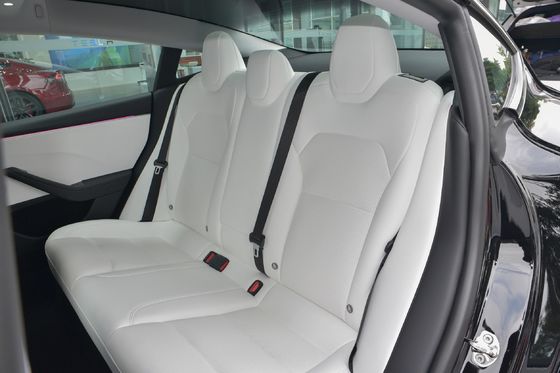 El vehículo deportivo eléctrico de Tesla modelo 2024 con tracción total de larga distancia con alcance de 713 km