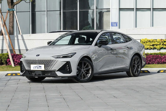 2024 Changan UNI-V híbrido enchufable de gasolina vehículo eléctrico velocidad máxima 205km/h
