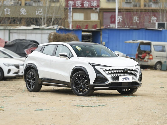 Velocidad máxima de 200 Km/h El 2023 Changan UNI-T 1.5T Turbo Luxury Sedan Alimentado por Gasolina