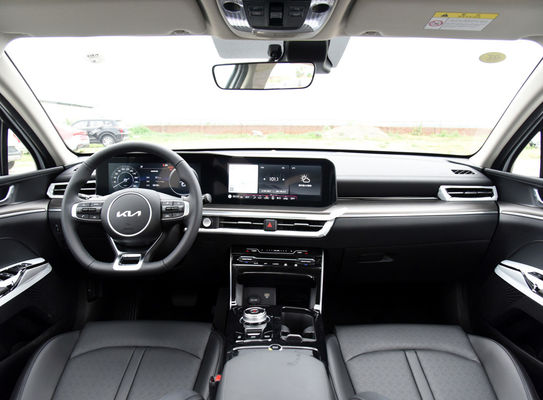 KIA K5 Producido Turbo Gasoline Car con una potencia máxima de 100-150PS 5 asientos 5 puertas