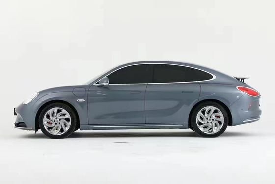 ORA Lightning Cat EV Hermoso Coches Pequeños 4 puertas Sedan 5 asientos Largo 4871 Ancho 1862
