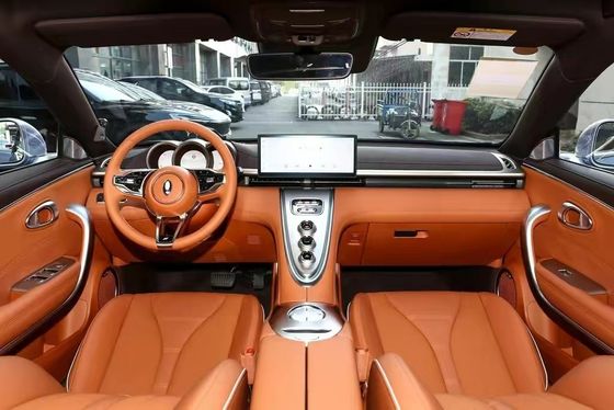 Alimentando su negocio ORA Lightning Cat Mini coche eléctrico con velocidad máxima de 170 Km / h