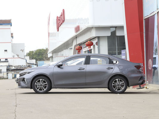 2024 KIA K3 Automóvil de gasolina con timón izquierdo Conducción automática sedán con y faros LED