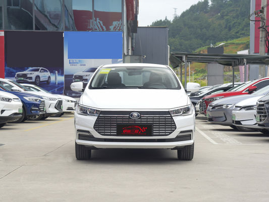 BYD Qin EV Sedan con manejo a mano izquierda para 100% de combustible eléctrico Tiempo de carga rápida 1.3h