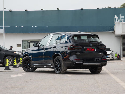 BMW iX3 coche de patrulla eléctrico 4 o 5 asientos potencia total 210kw velocidad máxima 180kw/h