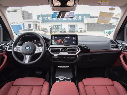 BMW iX3 coche de patrulla eléctrico 4 o 5 asientos potencia total 210kw velocidad máxima 180kw/h