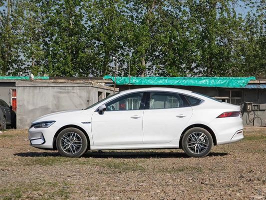 2024 BYD QIN Plus EV Vehículo eléctrico de larga duración 2718mm BASE DE RUEDAS 5 asientos