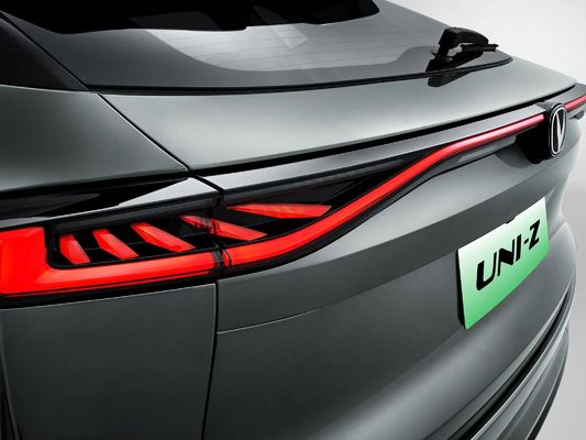Changan UNI Z Coche eléctrico 2024 Coche usado Auto Changan UNIZ Vehículo híbrido Combustible híbrido