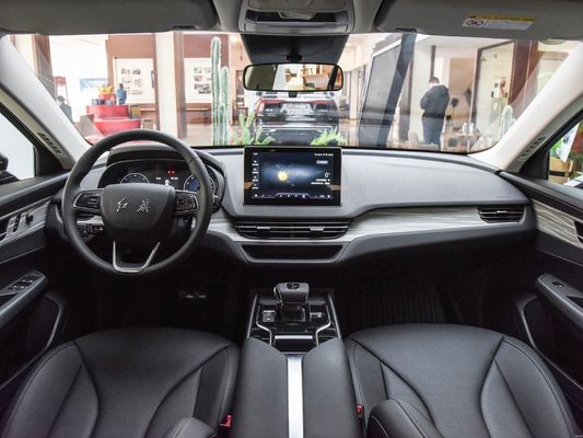 Cómodo y elegante Hongqi E-Qm5 de tamaño mediano, coche eléctrico puro con distancia entre ejes de 2990 mm