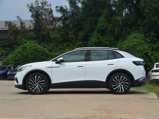 Volkswagen ID4X Long Endurance Dirección de mano izquierda Coche eléctrico y exterior blanco cristalino