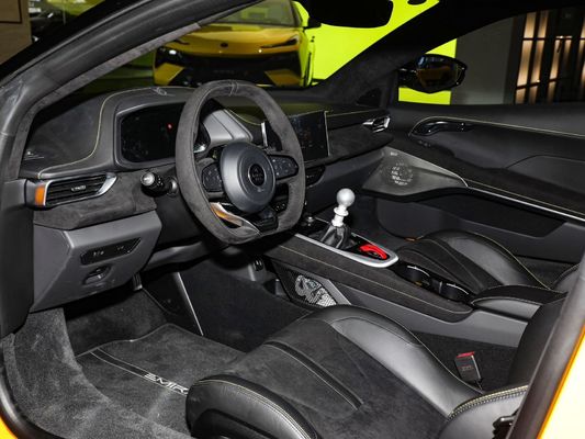 Lotus Emira La combinación perfecta de rendimiento y estilo en un superdeportivo de diseño 2 2