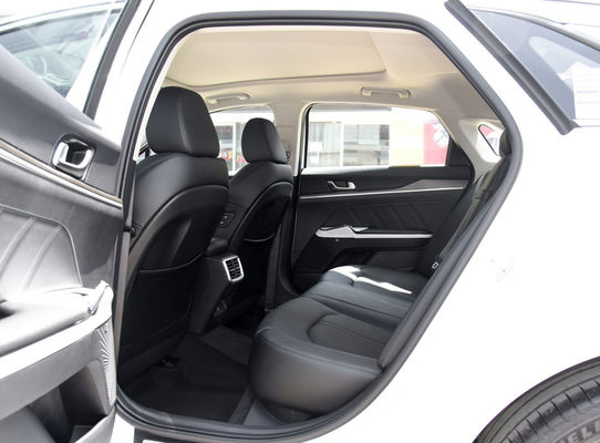 2024 KIA K3 Automóvil chino de tamaño mediano sedán de automóvil con suspensión trasera multi-link Made