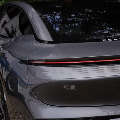 Zeekr 007 Auto eléctrico puro versión con doble motor eléctrico Dirección de mano izquierda