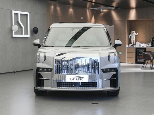Vehículos eléctricos puros medianos y grandes de 6 asientos con doble motor y batería en 2024