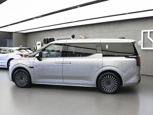 Vehículos eléctricos puros medianos y grandes de 6 asientos con doble motor y batería en 2024