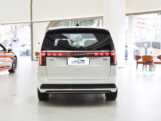Vehículos eléctricos puros medianos y grandes de 6 asientos con doble motor y batería en 2024