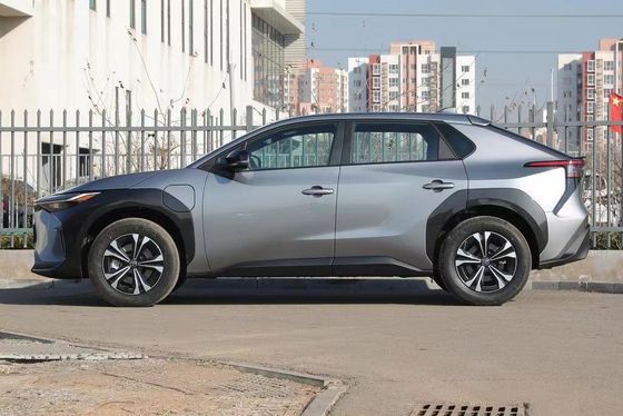 Asientos de 5 asientos y largo alcance La combinación perfecta en 2023 Toyota bZ4X coche eléctrico