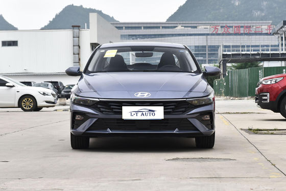 Conducción de combustible y FWD Hyundai Elantra Pequeño automóvil familiar con suspensión trasera de haz de torsión