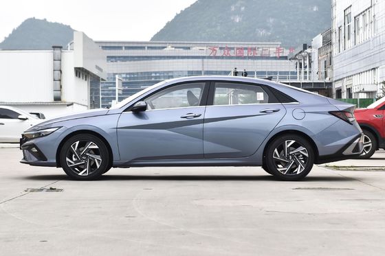 Conducción de combustible y FWD Hyundai Elantra Pequeño automóvil familiar con suspensión trasera de haz de torsión