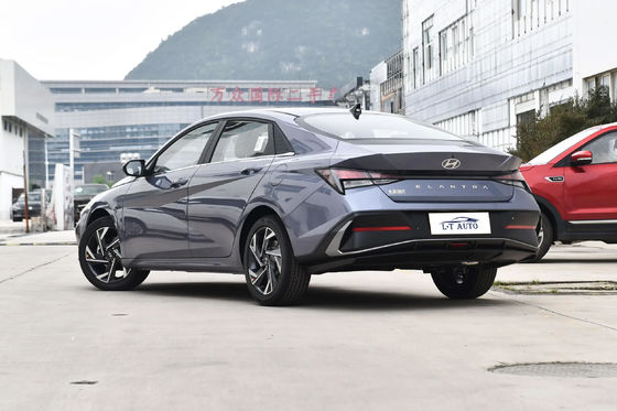 Conducción de combustible y FWD Hyundai Elantra Pequeño automóvil familiar con suspensión trasera de haz de torsión