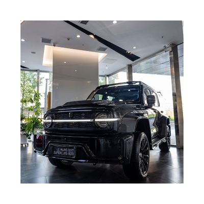 El Cyberpunk Tank 300 es un SUV híbrido de gasolina con un gran espacio en el maletero.