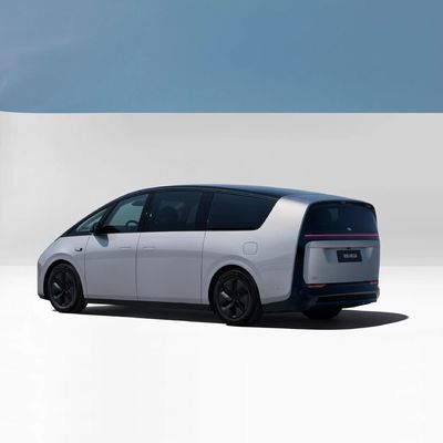 Lixiang Mega 7 asientos MPV 4WD Carro eléctrico puro con 400kW potencia máxima 5350x1965x1850