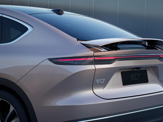 NIO EC7 SUV eléctrico de largo alcance con distancia entre ejes de 2960 mm y estructura de carrocería de 5 puertas y 5 asientos