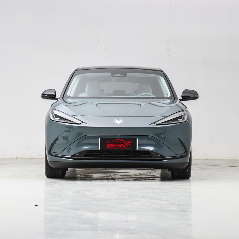 Polar Fox Alpha T ARCFOX S 5 puertas 5 asientos SUV con 160 kW de potencia máxima y 700 km de alcance