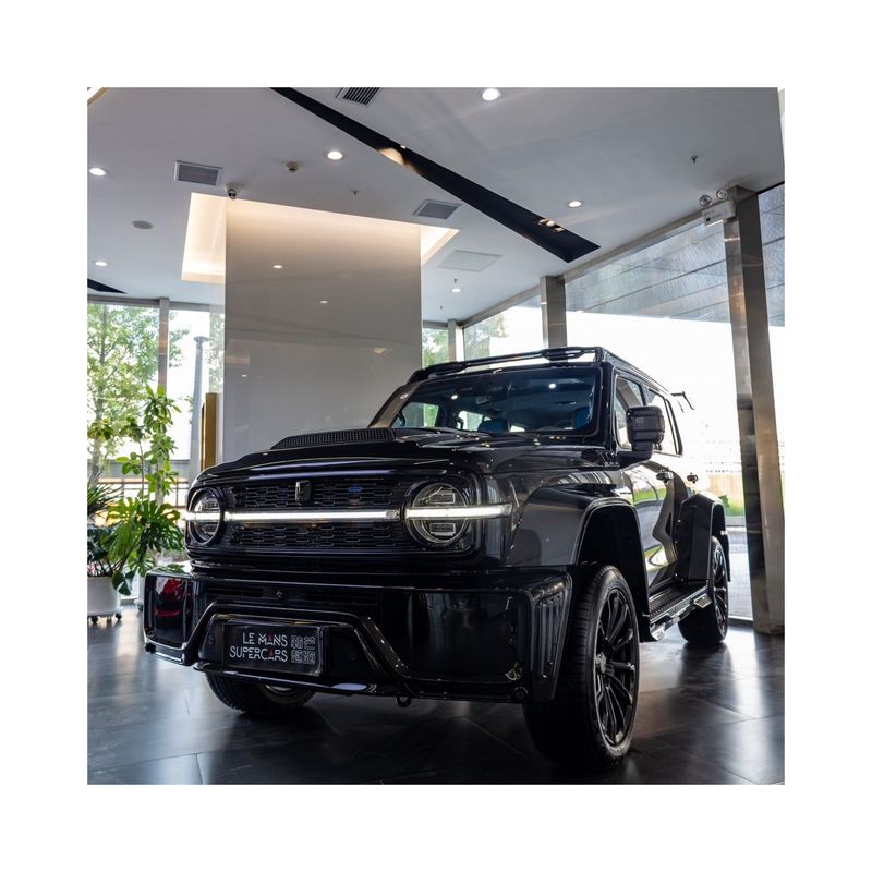 El Cyberpunk Tank 300 es un SUV híbrido de gasolina con un gran espacio en el maletero.
